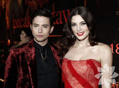 Ashley Greene and Jackson Rathbone