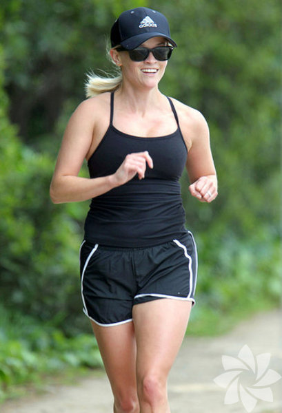 Reese Witherspoon gibi egzersiz günlüğü tutun.