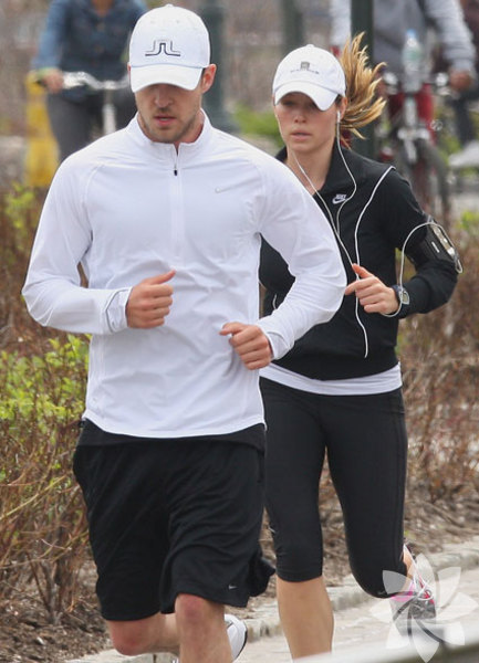 Jessica Biel'in direnç bantlarından kullanın.