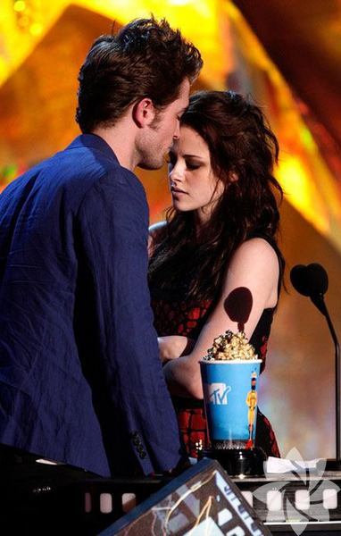 Kristen Stewart ve Robert Pattinson