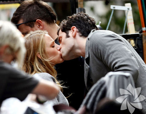 Penn Badgley ve Blake Lively – Dedikoducu Kız (Gossip Girl) - 2007 senesinde çekimlerine başlanan ünlü gençlik dizisi "Gossip Girl – Dedikoducu Kız"da tanışan çift, ilişkilerini 6 ay herkesten gizli tutmayı başardı. - 