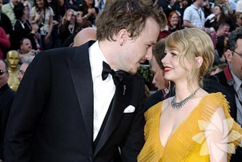 Heath Ledger ve Michelle Williams – Brokeback Dağı (Brokeback Mountain) - 2004 senesinde çekimlerine başlanan iki eşcinsel kovboyun hikayesini anlatan Brokeback Mountain filmin geçtiğimiz sene kaybettiğimiz yıldızı Heath Ledger, set arkadaşı Michelle Williams ile aşk yaşamaya başladılar. Çiftin 2005 senesinde bir çocukları oldu, 2007 senesinde ise çift ayrıldılar. 