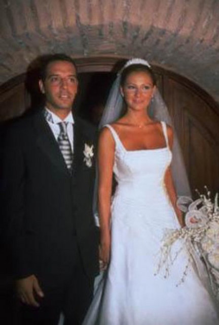 Yıl 2000... Pınar Altuğ, Umut Elçioğlu ile evlendi.  -