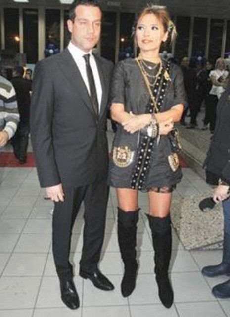 Demet Akalın ve Önder Bekensir aşklarını da ayrılıklarını da göz önünde yaşayan çiftlerden. Bir ayrılıp bir barışan çiftin bu hızı sevenlerinin bile başını döndürdü.