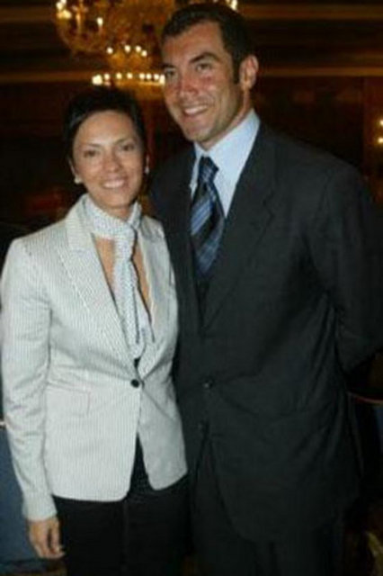 2003 yılında evlenen Yeşim Salkım ve Arben İçli de olaylı boşanan isimlerden.  -