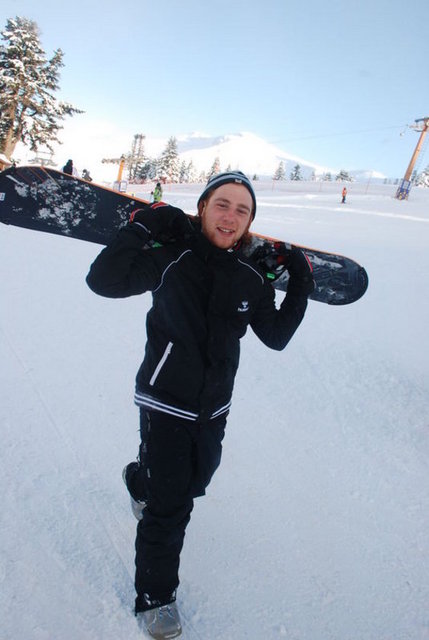 Buraya diğerleri gibi artist, oyuncu, şarkıcı vs yazardım ama bunlar bir şey  - ifade etmez tanımak isteyen takip etsin kâfi. -  -