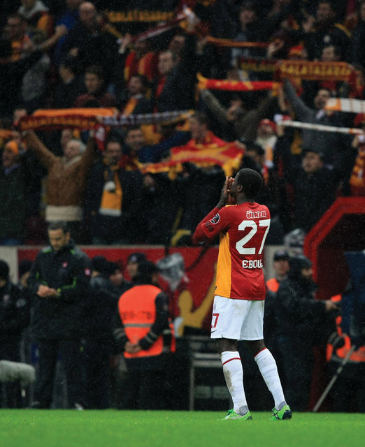 Bugün 3 atan Galatasaray'ı tebrik edelim. Ama yıllardır 3,5 atan Galatasaray da Fenerbahçe'yi tebrik etsin.