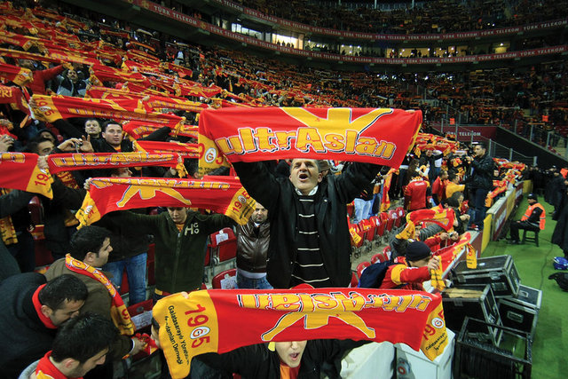 Galatasaray'ın içine Barcelona kaçmış. Bu kadar iyi bir takımı en son izlediğimizde Ajda Pekkan henüz çocuktu yanlış hatırlamıyorsam.