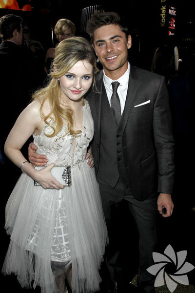 Abigail Breslin - Zac Efron 