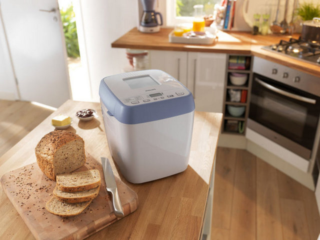- 4 - Philips Viva Collection: - 12 ön ayarlı pişirme programı ve 13 saat öncesine kadar zamanlama seçeneği olan Philips'in ekmek makinesi, 500 gram, 750 gram veya 1 kilogramlık ekmek yapabiliyor.