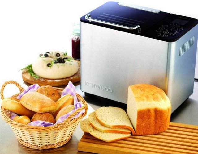 2 - Kenwood BM-450:  - Dokunmatik kontrol paneli olan ve maksimum 1 kilogramlık ekmek pişirebilen ürün, 59 dakikada hızlı pişirme, iç aydınlatma, reçel yapma gibi fonksiyonları da kullanıcısına sunuyor.