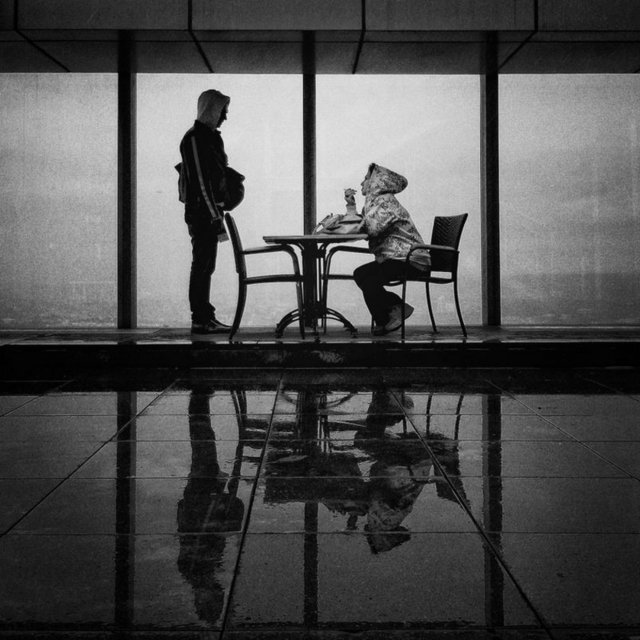 Mustafa Seven:  - Mesleği fotoğrafçılık. Instagram'a başta sadece profesyonel kameralarla çekilmiş fotoğraflarını yüklüyormuş. Ama iphoneography'i o kadar sevmiş ki, telefonuyla da fotoğraflar çekmeye başlamış. Filtrelere karşı; fotoğrafın saf, katıksız halini tercih ediyor.