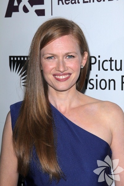 Mireille Enos - Dram dalında en iyi kadın tv dizi oyuncusu adayı