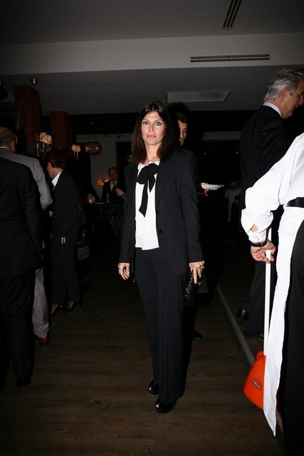 ZEYNEP ÜSTÜNEL