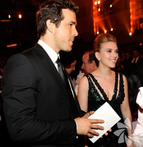 Ryan Reynolds - Scarlett Johansson
