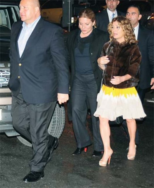 Mustafa-Caroline Koç ve Serra Tokar, Reina'da Berna Tokar'a hazırlanan sürpriz parti sonrası Lucca'ya geldiler.