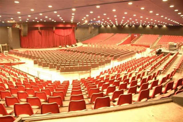 Bostancı Gösteri Merkezi'nde; 25 Aralık Pazar, saat 18.00'de, "Van'ı Terk Etmiyoruz: Kardeş Türküler, Grup Yorum ve Gevende". Giriş: 25 TL. Tel: (216 384 72 10)