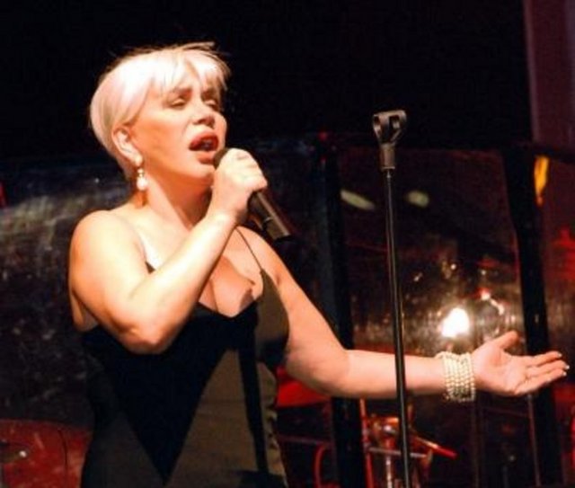 Ankara Congresium'da; 24 Aralık Cumartesi, saat 21.00'de, Sezen Aksu. (Minik Serçe, 25 Aralık Pazar, saat 21.00'de ise Eskişehir Osmangazi Üniversitesi Spor Salonunda.) Giriş: 133, 56 TL. Tel: (216 556 98 00)