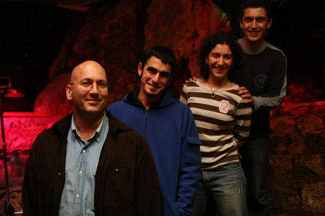 İzmir Ooze Venue'de; 23 Aralık Cuma, saat 23.00'te, Pinhani. Giriş: 28 TL. Tel: (216 556 98 00)