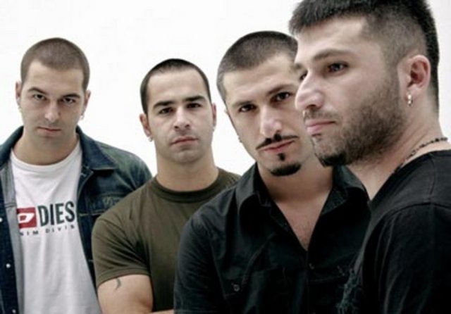 Ghetto'da; 23 Aralık Cuma, saat 22.30'da, Redd, 24 Aralık Cumartesi ise "Kaybedenler Kulübü Sunar: 2011'in Son Yalnızlar Partisi". Giriş: 45, 28 TL. Tel: (212 251 75 01)