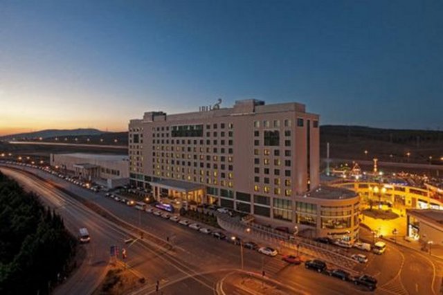 Crowne Plaza / Kurtköy Tel: (0 212 585 60 60)