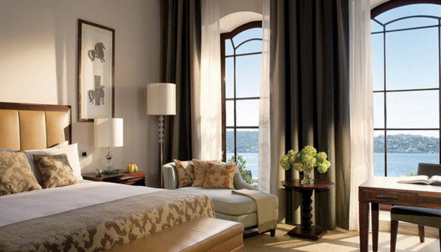 Four Seasons Hotel Bosphorus / Beşiktaş Tel: (0 212 381 40 00) -