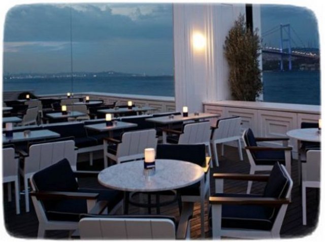 Anjelique / Kuruçeşme Ücreti: Yemek 300, bar mönü 200 TL. Tel: (0 212 327 28 44) -