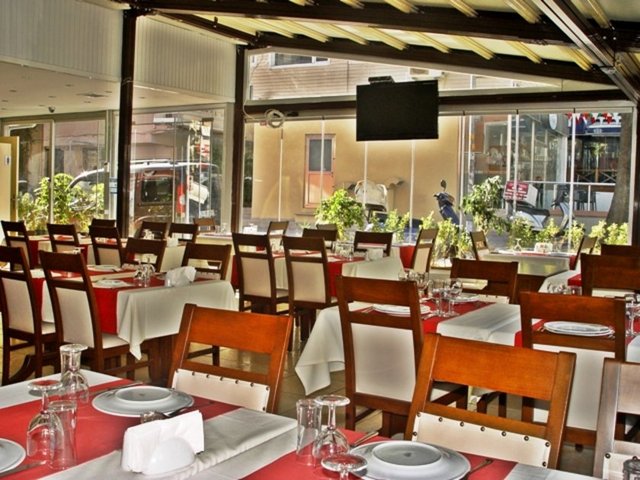 Mikla / Beyoğlu Ücreti: 250 TL.  Tel: (0 212 293 56 56)  -