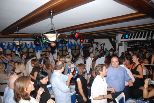 Zorba Taverna / Gayrettepe Ücreti: 250 TL. Tel: (0 212 267 13 12) -