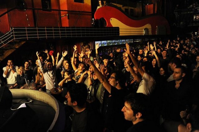 Jolly Joker İstanbul /  Beyoğlu 31 Aralık – saat 22.00'den sonra DJ Suhan ve Deniz.