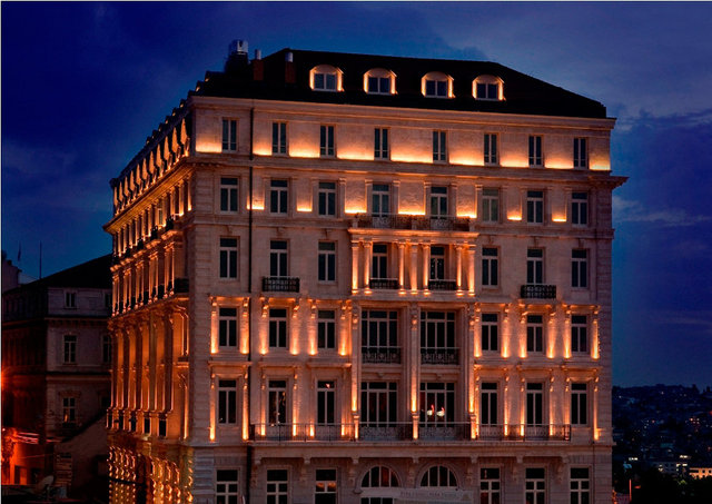 Pera Palace Hotel / Beyoğlu Tel: (0 212 377 40 00) -