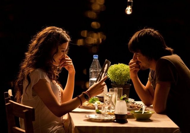 2 	Aşk Tesadüfleri Sever /Toplam Hasılat: 21.910.790 TL Toplam Seyirci:2.418.090 	Gösterim: 35 hafta