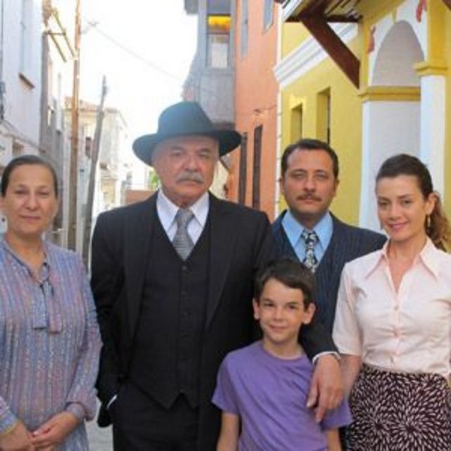 9 	Dedemin İnsanları / Toplam Hasılat: 9.344.708 TL   Toplam Seyirci:992.235  Gösterim: 4 hafta -