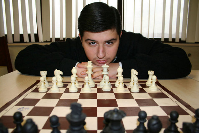 22 Eylül: Bulgaristan'da düzenlenen Avrupa Yaş Grupları Satranç Şampiyonası sona erdi. Türk satranççı Cemil Can Ali Marandi, altın madalya alarak Avrupa şampiyonu oldu.