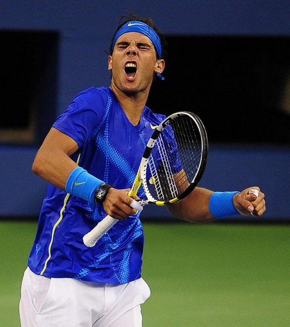 4 Haziran: Sezonun ikinci ''Grand Slam'' mücadelesi olan Fransa Açık Tenis Turnuvası'nda (Roland Garros) tek erkeklerde şampiyon İspanyol Rafael Nadal, tek kadınlarda Çinli Li Na oldu. -