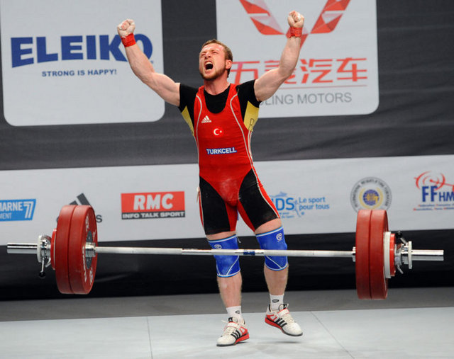 6 Kasım: Dünya Halter Şampiyonası'nda erkekler 62 kiloda Bünyamin Sezer, koparmada 141 kiloyla dünya üçüncüsü oldu.