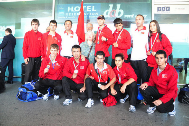 26 Eylül: Özbekistan'ın başkenti Taşkent'te yapılan Dünya Muay Thai Şampiyonası'nda Türk Milli Takımı, 7 altın, 2 gümüş ve 6 bronz madalya kazandı.