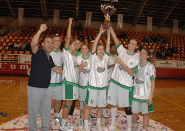 16 Ekim: Basketbolda, Kadınlar Cumhuriyet Kupası final karşılaşmasında Ceyhan Belediye, TED Ankara Kolejliler'i 90-86 yenerek şampiyon oldu.