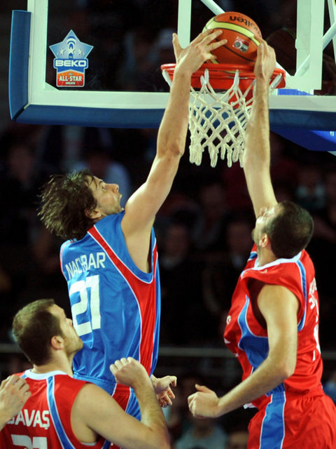 6 Şubat: Ankara'da düzenlenen Beko All Star 2011 organizasyonunda Türk Yıldızlar Karması, Yabancı Yıldızlar Karması'nı 128-127 yendi. Karşılaşmanın MVP'si (En Değerli Oyuncu) Pınar Karşıyakalı Birkan Batuk olurken, Galatasaray Cafe Crown forması giyen Haluk Yıldırım'a ''Yıldızların Yıldızı'' ödülü verildi. All Star 2011'de smaç yarışmasını Bornova Belediyesi'nden David Smith, 3 sayı yarışmasını ise Fenerbahçe Ülker'den Ömer Onan kazandı.