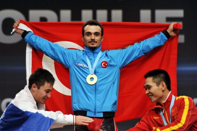 8 Kasım: Dünya Halter Şampiyonası'nda erkekler 69 kiloda Mete Biney koparmada 157 kiloluk kaldırışıyla altın madalya kazandı.