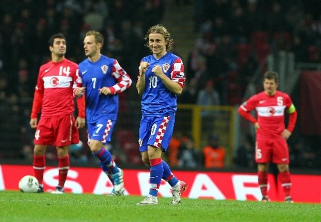 2012 Avrupa Futbol Şampiyonası play-off turu ilk maçında Türkiye, Hırvatistan'a 3-0 yenildi.