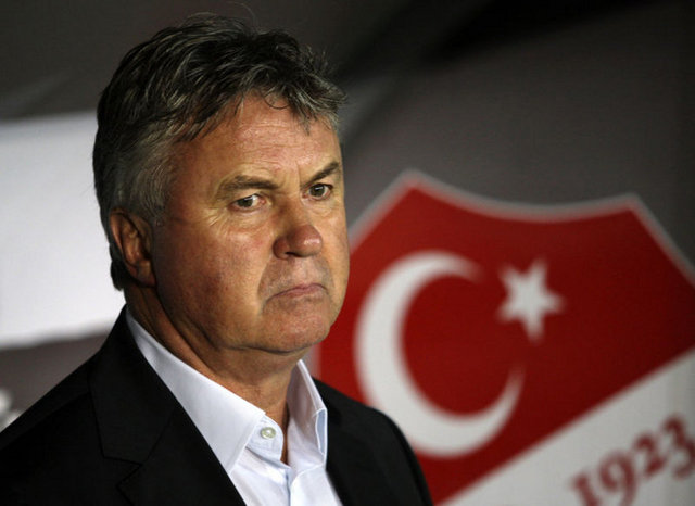 16 Kasım: Türkiye Futbol Federasyonu Yönetim Kurulu, A Milli Takım Teknik Direktörü Guus Hiddink ile yapılan görüşmeler sonucunda, Hollandalı teknik adamın sözleşmesinin karşılıklı olarak feshedildiğini açıkladı.