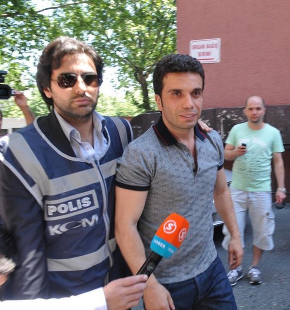 5 Temmuz: Futbolda şike iddialarına yönelik soruşturma kapsamında, adliyede savcılık tarafından sorgulanan 22 kişiden, aralarında Olgun Peker,  -  - eski  Diyarbakır Spor Kulüp Başkanı Abdurrahman Yakut ve Giresun Spor Kulüp Başkanı Ömer Ülkü'nün de olduğu 18 kişi, ''suç örgütü üyesi  -  - olmak'' suçundan tutuklanma istemiyle İstanbul Nöbetçi 11. Ağır Mahkemesine sevk edildi.