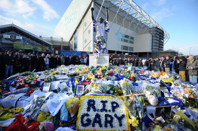 27 Kasım: Galler Milli Futbol Takımı'nın teknik direktörü Gary Speed intihar etti. Bir dönem Leeds United, Everton, Newcastle United, Bolton Wanderers ve Sheffield United'da futbol oynayan 42 yaşındaki Speed, evinde kendini asarak intihar etti.