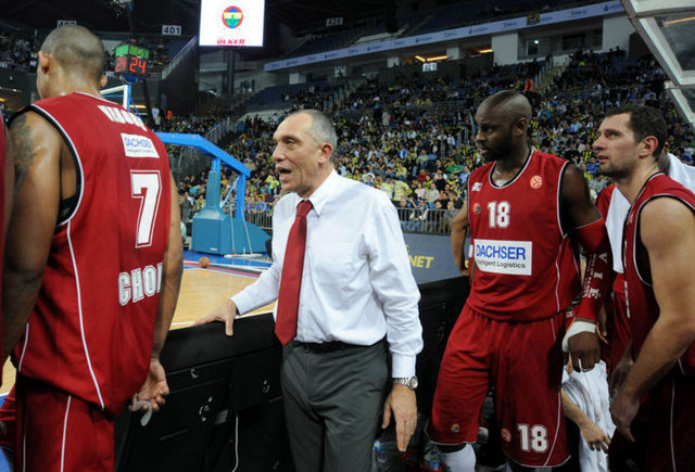 1 Ocak: Fransa'da yayımlanan spor gazetesi L'equipe, Fransa Birinci Basketbol Ligi takımlarından Cholet'i çalıştıran Türk antrenör Erman Kunter'i ''yılın adamı'' seçti.