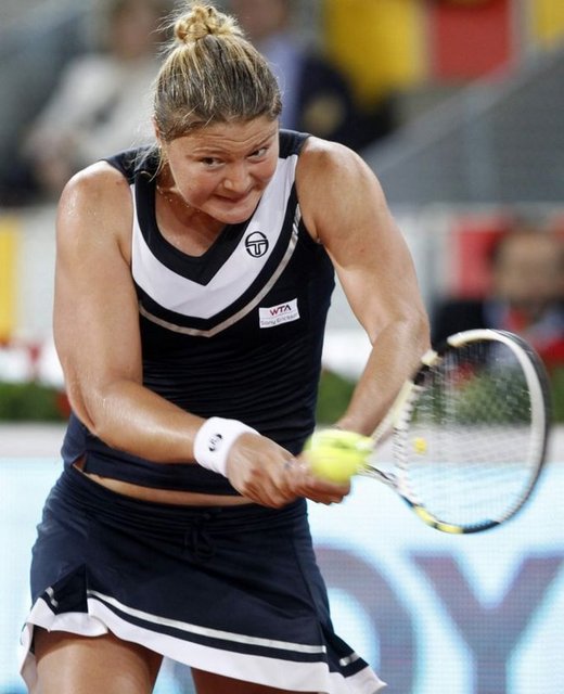 7 Ekim: Teniste kadınlar dünya sıralamasının eski 1 numarası Rus Dinara Safina, 25 yaşında tenisi bıraktı. Safina'nın kendisi gibi tenisçi olan ağabeyi Marat Safin, kardeşinin sırtındaki ağrılar nedeniyle tenis kariyerine son verdiğini açıkladı.