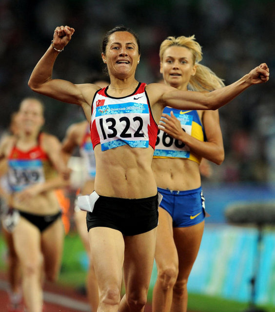 3 Ağustos: Atletizmde, Macaristan'da düzenlenen Istvan Gyulai Memorial Grand Prix  -  - müsabakalarında 1500 metrede olimpiyat A barajını geçen Aslı Çakır Alptekin,  -  - Türkiye'yi 2012 Londra Olimpiyatları'nda temsil etmeye hak kazandı. -