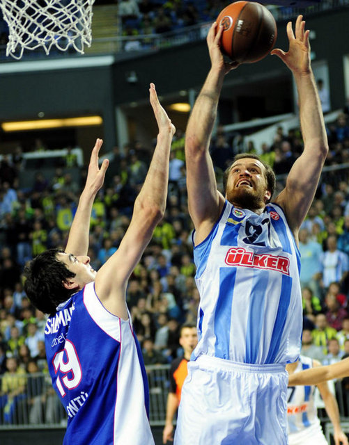 Basketbolda Avrupa'nın kulüpler bazında en büyük organizasyonu olan ve bu yıl Türk Hava Yolları'nın (THY) isim sponsorluğunda düzenlenen Avrupa Ligi'nin 2012 yılındaki Dörtlü Finali'nin İstanbul'da düzenlenmesine karar verildi.