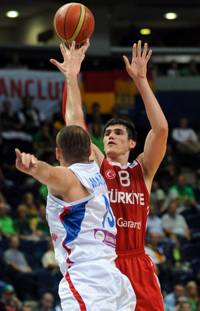 30 Ocak: Türkiye Erkek Milli Basketbol Takımı'nın 2011 Avrupa Şampiyonası'ndaki rakipleri belli oldu. A Grubu'nda yer alan Türkiye; İspanya,  Litvanya, İngiltere ve Polonya'nın yanı sıra Portekiz ile eşleşti. -