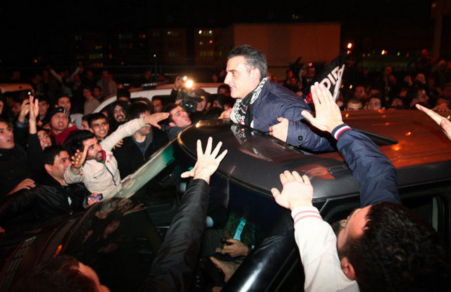 ''Futbolda şike'' davasında, özel yetkili İstanbul 16. Ağır Ceza Mahkemesi'nin 8 kişinin tahliyesine ilişkin kararının ardından, tahliye kararı verilen  isimler Metris Cezaevi'nden ayrıldılar. Mahkemenin tahliyelerine hükmettiği, Beşiktaş Jimnastik Kulübü yöneticisi Serdal Adalı ve teknik direktörü Tayfur Havutçu, eski Diyarbakırspor Başkanı Abdurrahman Yakut, BJK Protokol Müdürü Ahmet Ateş, sözleşmesi fesh edilen Eskişehirspor  sportif direktörü Ümit Karan, futbolcular İbrahim Akın, İskender Alın ve Korcan Çelikay, cezaevinden çıktı.